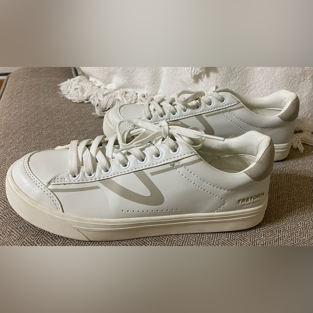 Tretorn White Sneakers with Grey Logo